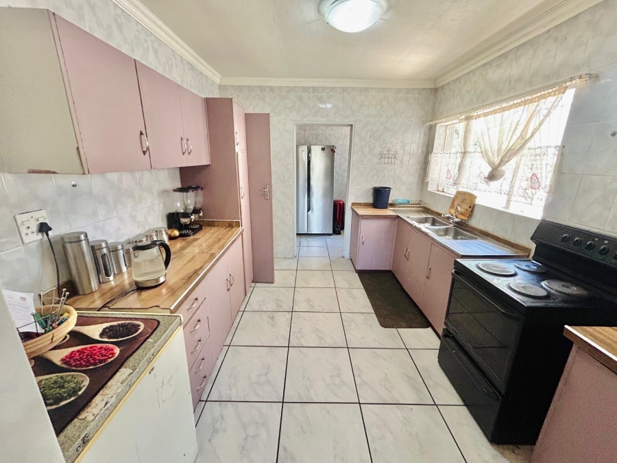 5 Bedroom Property for Sale in Pellissier Free State